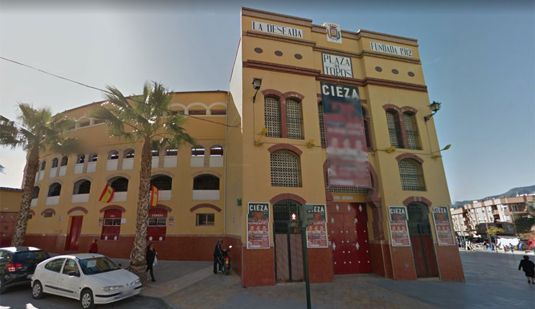 Frontal de la Plaza de toros de Cieza